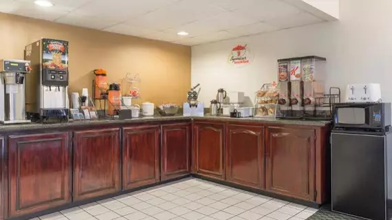 Howard Johnson Express Inn Orangeburg | Güney Karolayna - Orangeburg (ve civarı) - Orangeburg