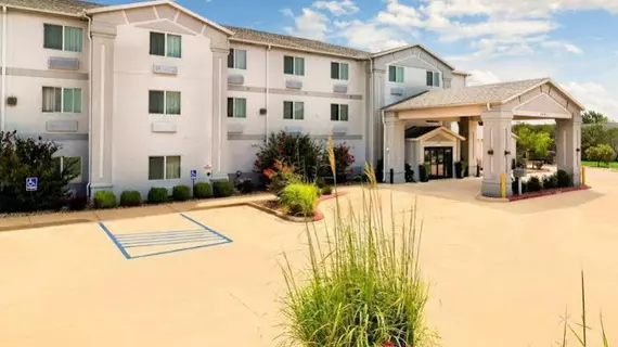 Comfort Inn & Suites Ponca City | Oklahoma - Ponca City (ve civarı) - Ponca City