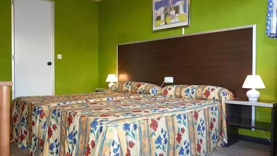 COMPOSTELA INN | Galicia - La Coruna (vilayet) - Teo