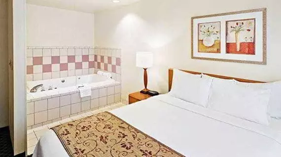 Fairfield Inn & Suites San Antonio Airport/North Star Mall | Teksas - San Antonio (ve civarı) - San Antonio - Kuzey San Antonio - SAT Havalimanı