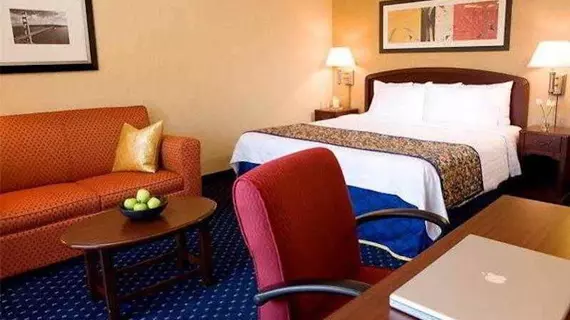 Courtyard by Marriott San Francisco Airport/Oyster Point Waterfront | Kaliforniya - San Fransisko (ve civarı) - South San Francisco