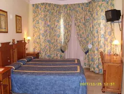 Hotel Bajamar | Andalucia - Malaga İli - La Axarquía - Nerja - Nerja Kent Merkezi