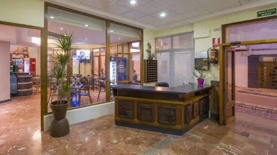 Hostal Alicante | Balearic Adaları - İbiza Adası - Sant Antoni de Portmany