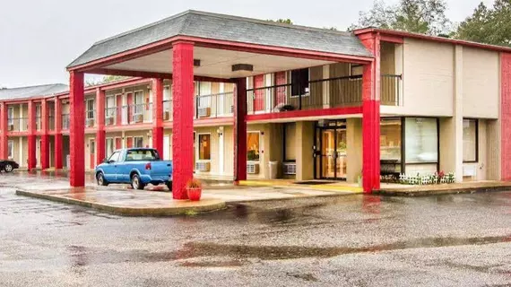 Econo Lodge Inn & Suites Fort Rucker | Alabama - Enterprise (ve civarı) - Daleville