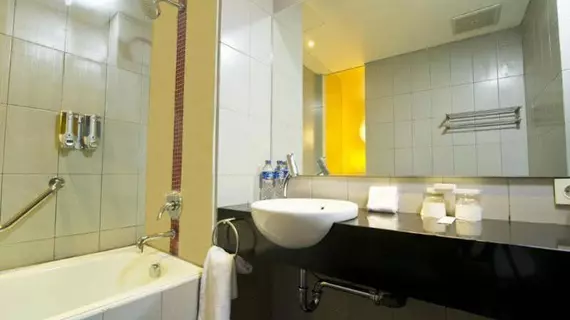 J Hotel - Bandara Soekarno Hatta | West Java - Cakarta (ve civarı) - Tangerang