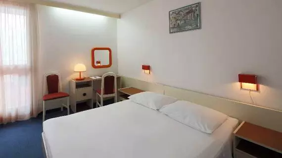 Hotel Minerva | Split-Dalmaçya - Podgora