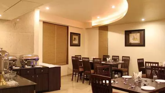 Hotel Silver Cloud | Gujarat - Ahmedabad Bölgesi - Ahmedabad