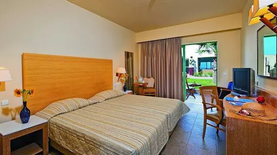 Grand Bay Beach Resort | Girit Adası - Hanya (bölge) - Platanias - Minothiana