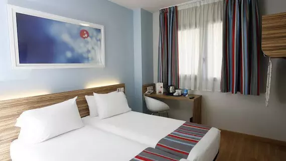 Travelodge Madrid Alcalá | Madrid Özerk Topluluğu - Madrid (ve civarı) - Madrid