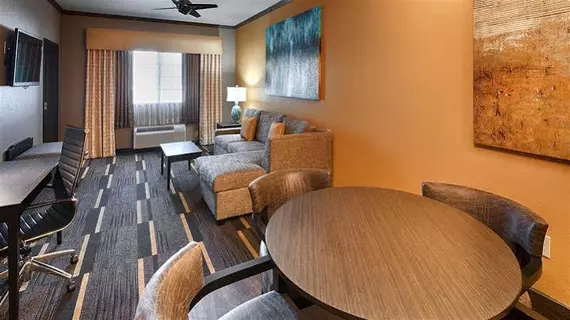 Best Western Plus Emerald Inn & Suites | Kansas - Dodge City (ve civarı) - Garden City