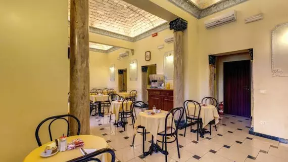 Cambridge Hotel | Lazio - Roma (ve civarı) - Roma Kent Merkezi - Rione XVIII Castro Pretorio