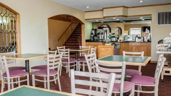 Quality Inn & Suites Shelbyville | Indiana - Indianapolis (ve civarı) - Shelbyville