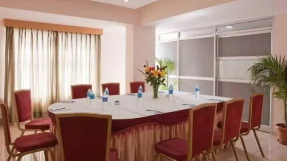 Hotel Trinity Isle | Karnataka - Bengaluru (ve civarı) - Bengaluru - Sheshadripuram