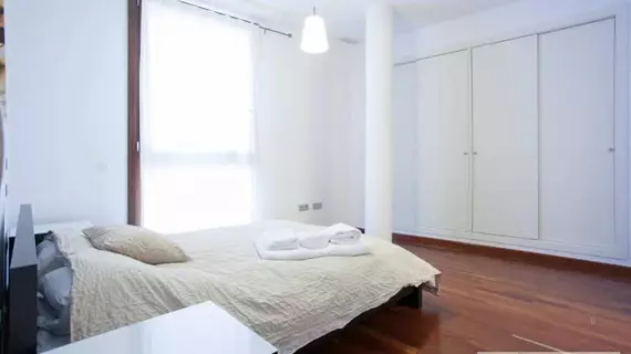 APARTAMENTOS TORRE DE LA PLATA | Andalucia - Seville İli - Sevilla - Casco Antiguo