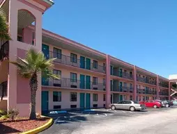 Quality Inn & Suite By The Lake | Florida - Orlando (ve civarı) - Disney's Maingate West