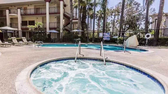 Clarion Inn & Suites John Wayne Airport | Kaliforniya - Orange County - Santa Ana