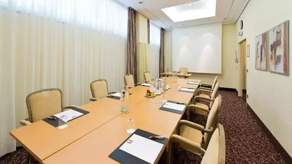 Leonardo Hotel Munich Arabellapark | Bavyera - Münih (ve civarı) - Bogenhausen - Herzogpark