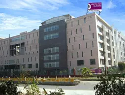 Clarks Inn Suites | Batı Delhi - Ulusal Eyalet Başkenti Delhi - Delhi (ve civarı) - Noida