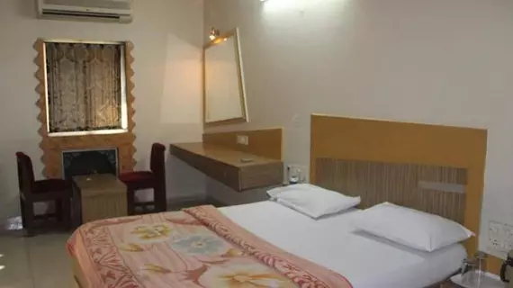 Hotel Neelkiran | Maharaştra - Raigad - Bombay (ve civarı) - Navi Bombay