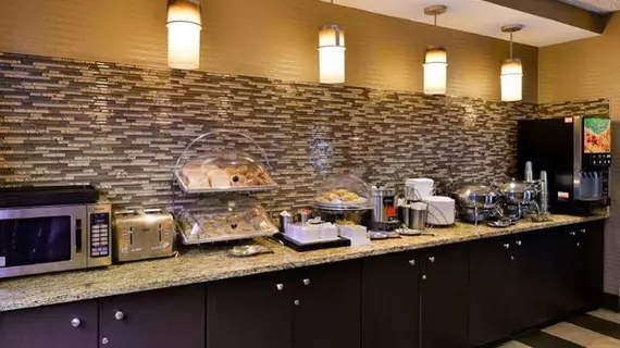 Best Western Plus Wichita West Airport Inn | Kansas - Wichita (ve civarı) - Viçita