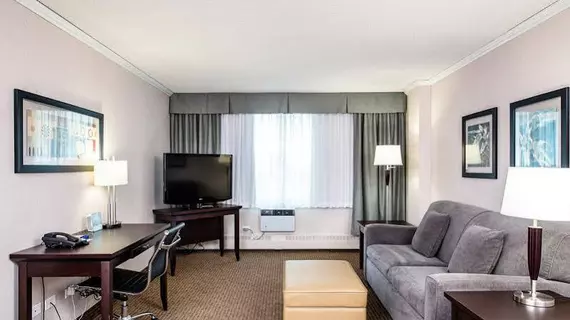 Campus Tower Suite Hotel | Alberta - Edmonton (ve civarı) - Edmonton