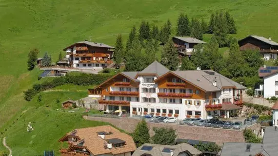 Hotel Interski | Trentino-Alto Adige - Güney Tirol (il) - Santa Cristina Val Gardena