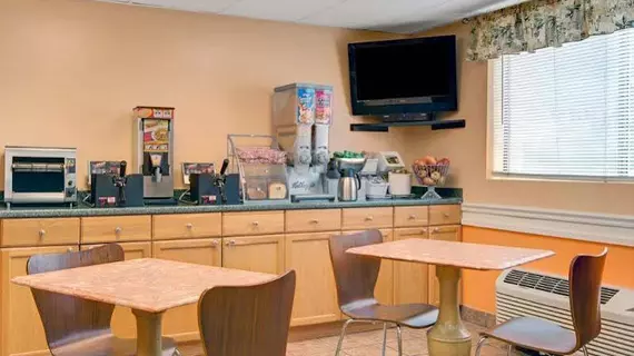 Super 8 Motel - Stamford/New York City Area | Connecticut - Stamford (ve civarı) - Stamford