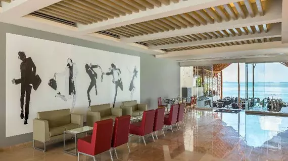 Real Inn Cancún by Camino Real | Quintana Roo - Benito Juárez - Cancun (ve civarı) - Oteller Bölgesi - Avenida Kukulkan