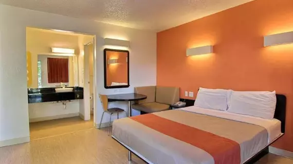 Motel 6 Austin Central - North | Teksas - Austin (ve civarı) - Austin