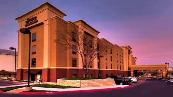 Hampton Inn and Suites San Antonio Airport | Teksas - San Antonio (ve civarı) - San Antonio - Kuzey San Antonio - SAT Havalimanı