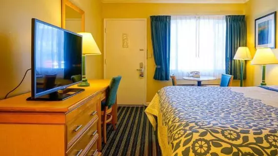 Days Inn Santa Barbara | Kaliforniya - Santa Barbara (ve civarı) - Santa Barbara - Santa Barbara Plajı