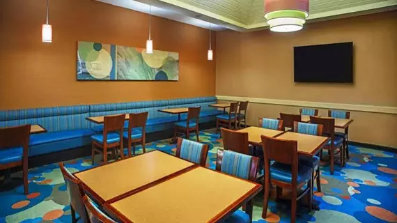 Holiday Inn Express Hotel & Suites Virginia Beach Oceanfront | Virginia - Norfolk - Virginia Beach (ve civarı) - Virginia Beach