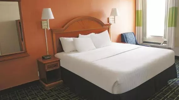 La Quinta Inn & Suites Tulsa Central | Oklahoma - Tulsa (ve civarı) - Tulsa