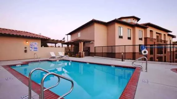 Hampton Inn & Suites Arroyo Grande/Pismo Beach Area | Kaliforniya - San Luis Obispo (ve civarı) - Arroyo Grande