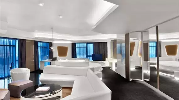 V Hotel Dubai, Curio Collection by Hilton | Dubai - Dubai