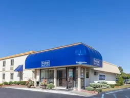 Travelodge Inn & Suites Albany Airport | New York - Albany (ve civarı) - Albany