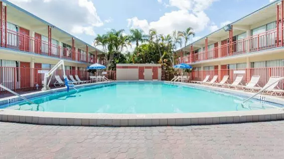 Days Inn West Palm Beach | Florida - Palm Beach - Batı Palm Beach (ve civarı) - West Palm Beach