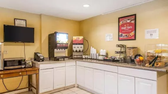 Econo Lodge Milldale-Southington | Connecticut - New Haven (ve civarı) - Plantsville