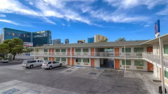 Motel 6 Las Vegas Tropicana | Nevada - Clark County - Las Vegas (ve civarı) - Las Vegas - Paradise