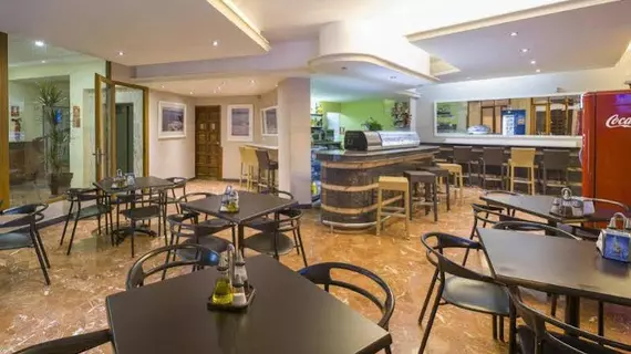 Hostal Alicante | Balearic Adaları - İbiza Adası - Sant Antoni de Portmany