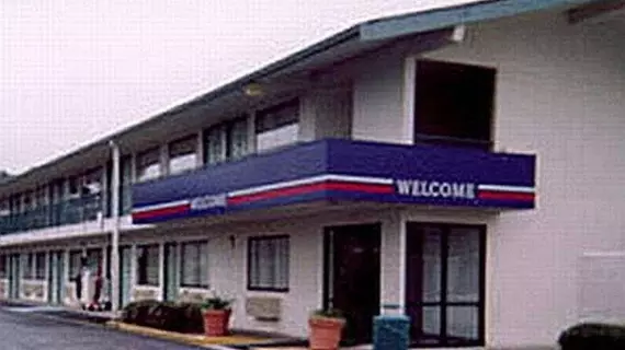 Motel 6 Nashville - Goodlettsville | Tennessee - Nashville-Davidson - Nashville (ve civarı) - Goodlettsville