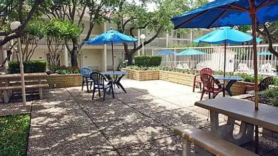 Motel 6 Dallas - Addison | Teksas - Dallas (ve civarı) - Dallas - Addison - Galleria