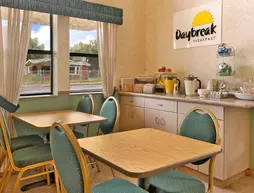 Days Inn & Suites Hayward | Kaliforniya - Oakland (ve civarı) - Hayward