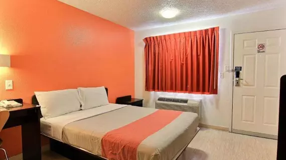 Motel 6 Austin Central - North | Teksas - Austin (ve civarı) - Austin