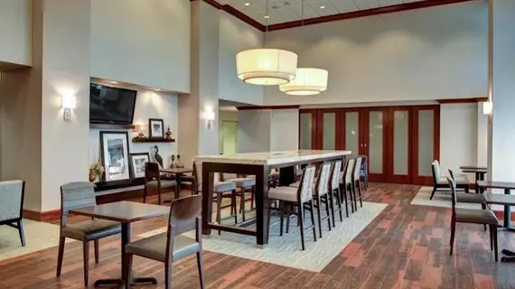 Hampton Inn & Suites at Colonial TownPark | Florida - Lake Mary