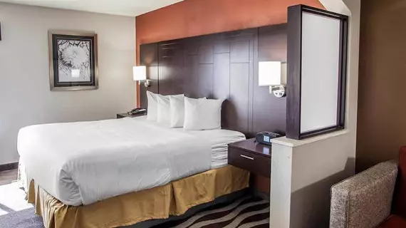 Quality Inn & Suites Lees Summit | Missouri - Kansas City (ve civarı) - Lee's Summit