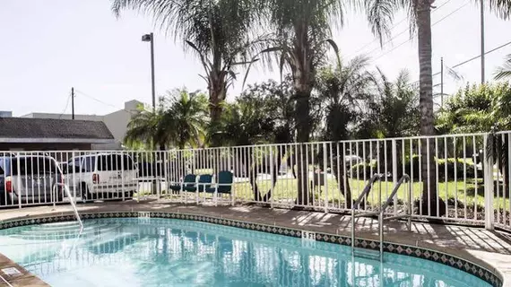 Rodeway Inn Apopka | Florida - Orlando (ve civarı) - Apopka