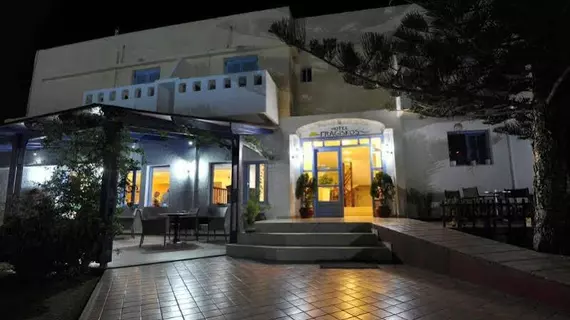 Fragiskos Hotel | Girit Adası - Kandiye (bölge) - Faistos - Matala