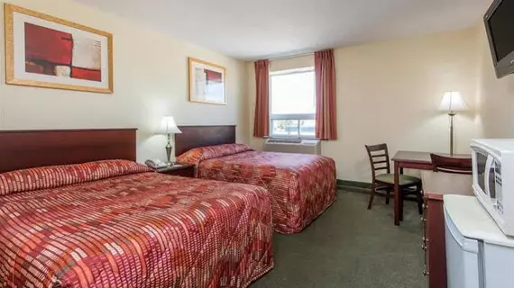 Knights Inn Orillia | Ontario - Barrie - Orillia (ve civarı) - Orillia