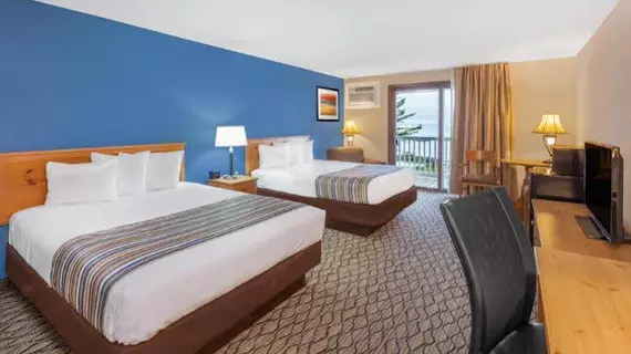 Baymont Inn & Suites St. Ignace Lakefront | Michigan - St Ignace